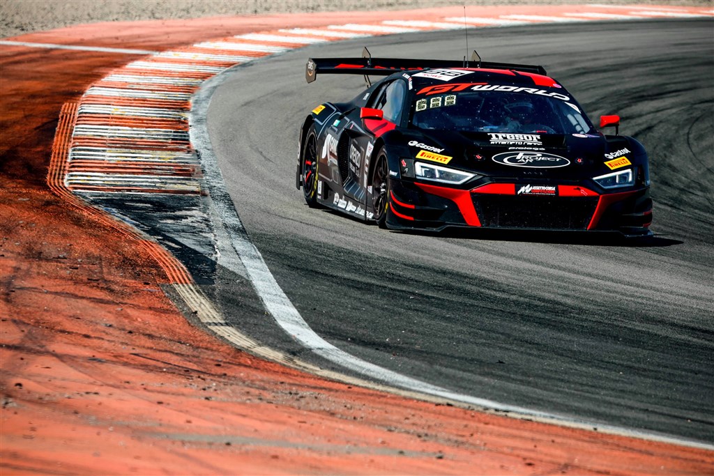 Sebastian Øgaard vil slutte sæsonen på podiet 
(Foto: SRO Motorsports Group)